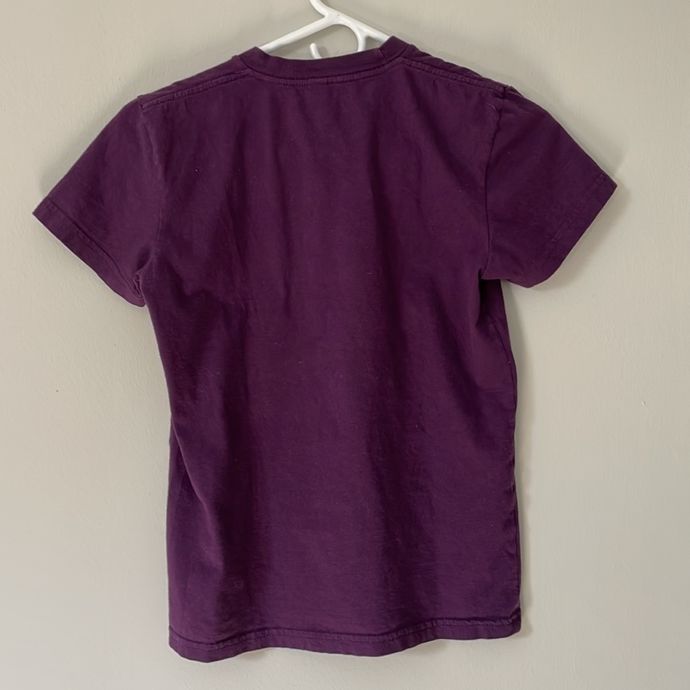 Keep Calm and Kiss the Girl Tee - Picture 3 of 4